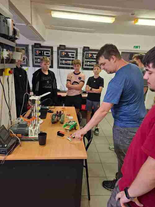 B:TECH - Elektrotechnický IV.